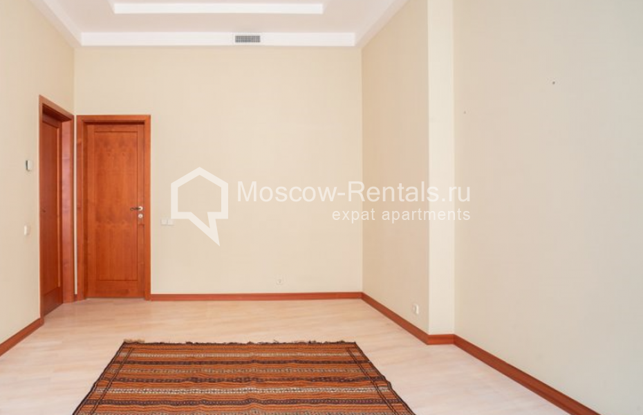 Photo #9 4-room (3 BR) apartment for <a href="http://moscow-rentals.ru/en/articles/long-term-rent" target="_blank">a long-term</a> rent
 in Russia, Moscow, Sivtzev Vrazhek lane, 44/28
