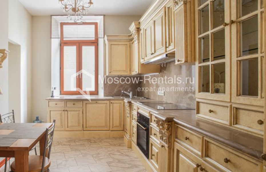 Photo #5 4-room (3 BR) apartment for <a href="http://moscow-rentals.ru/en/articles/long-term-rent" target="_blank">a long-term</a> rent
 in Russia, Moscow, Sivtzev Vrazhek lane, 44/28