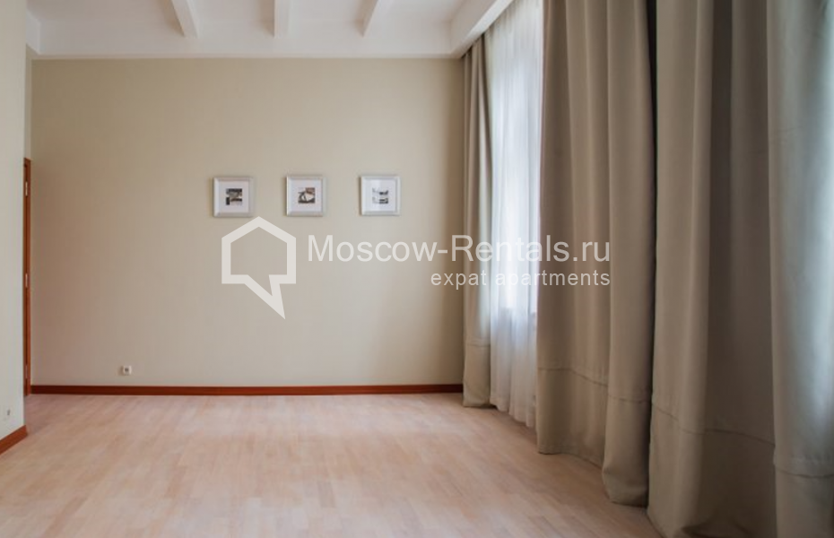 Photo #7 4-room (3 BR) apartment for <a href="http://moscow-rentals.ru/en/articles/long-term-rent" target="_blank">a long-term</a> rent
 in Russia, Moscow, Sivtzev Vrazhek lane, 44/28