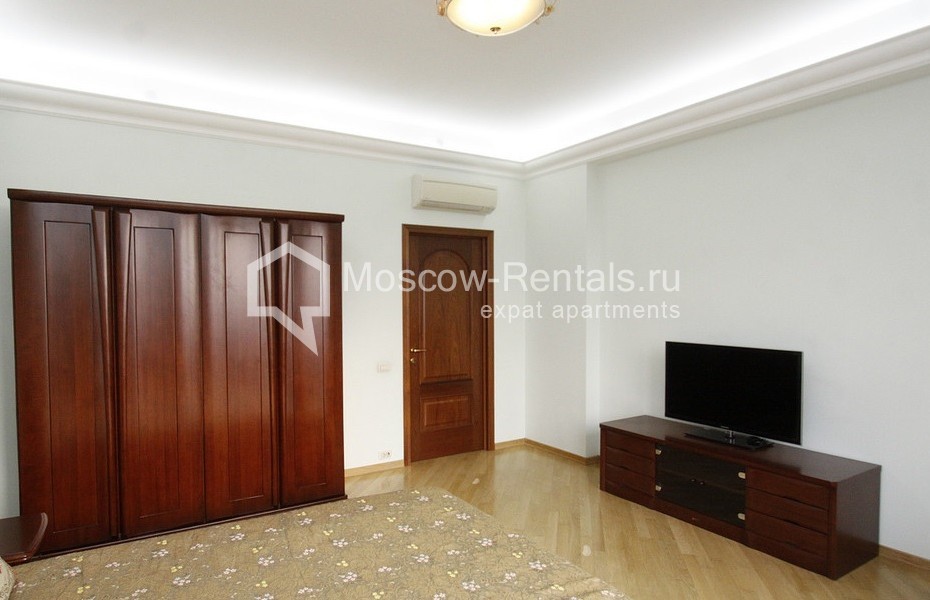 Photo #10 4-room (3 BR) apartment for <a href="http://moscow-rentals.ru/en/articles/long-term-rent" target="_blank">a long-term</a> rent
 in Russia, Moscow, Mosfilmovsksya str, 70 bld 1