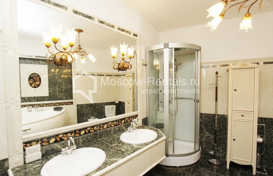 Photo #15 4-room (3 BR) apartment for <a href="http://moscow-rentals.ru/en/articles/long-term-rent" target="_blank">a long-term</a> rent
 in Russia, Moscow, Mosfilmovsksya str, 70 bld 1