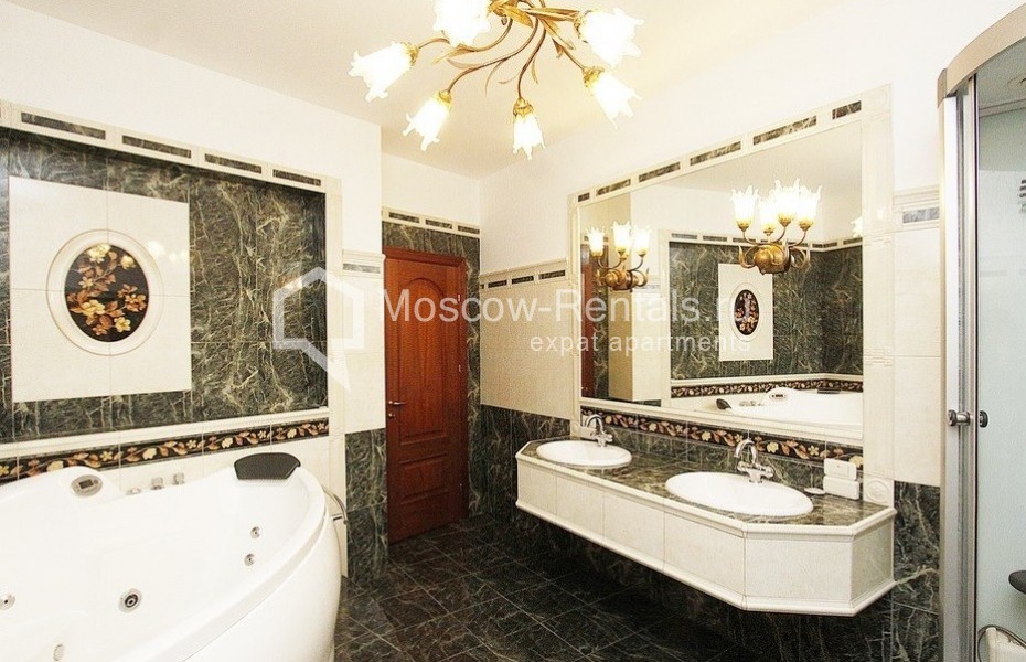 Photo #16 4-room (3 BR) apartment for <a href="http://moscow-rentals.ru/en/articles/long-term-rent" target="_blank">a long-term</a> rent
 in Russia, Moscow, Mosfilmovsksya str, 70 bld 1
