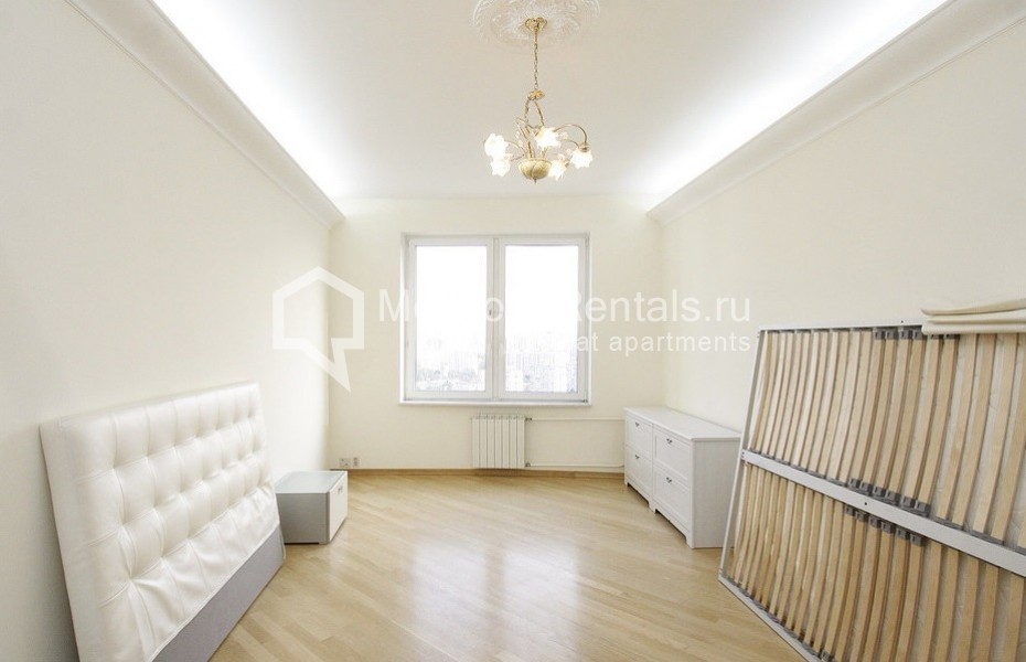 Photo #8 4-room (3 BR) apartment for <a href="http://moscow-rentals.ru/en/articles/long-term-rent" target="_blank">a long-term</a> rent
 in Russia, Moscow, Mosfilmovsksya str, 70 bld 1