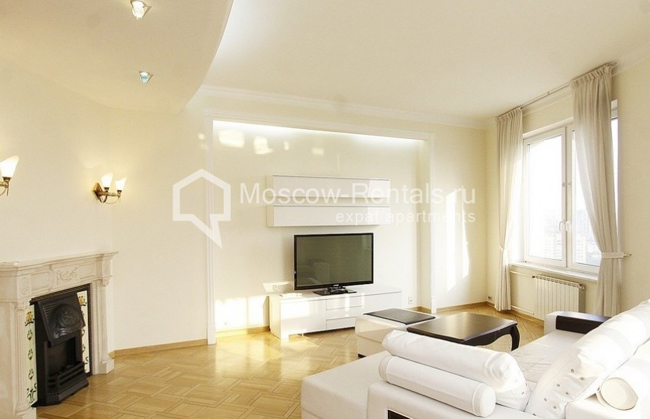 Photo #2 4-room (3 BR) apartment for <a href="http://moscow-rentals.ru/en/articles/long-term-rent" target="_blank">a long-term</a> rent
 in Russia, Moscow, Mosfilmovsksya str, 70 bld 1