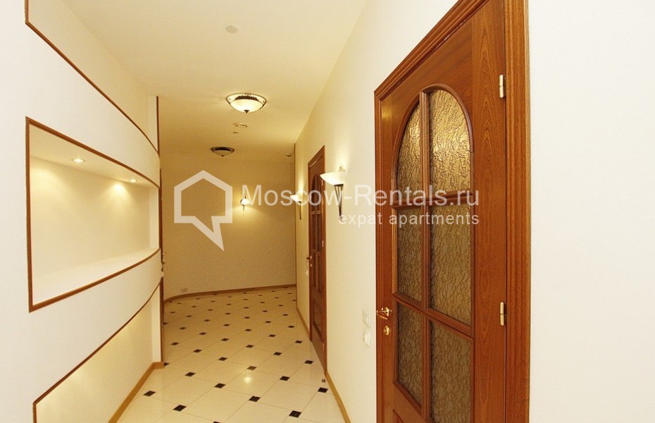 Photo #17 4-room (3 BR) apartment for <a href="http://moscow-rentals.ru/en/articles/long-term-rent" target="_blank">a long-term</a> rent
 in Russia, Moscow, Mosfilmovsksya str, 70 bld 1