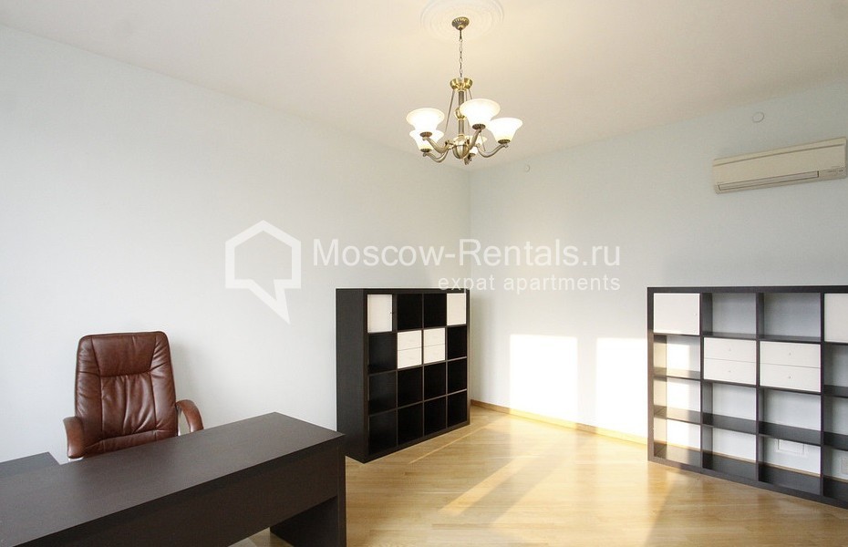 Photo #12 4-room (3 BR) apartment for <a href="http://moscow-rentals.ru/en/articles/long-term-rent" target="_blank">a long-term</a> rent
 in Russia, Moscow, Mosfilmovsksya str, 70 bld 1