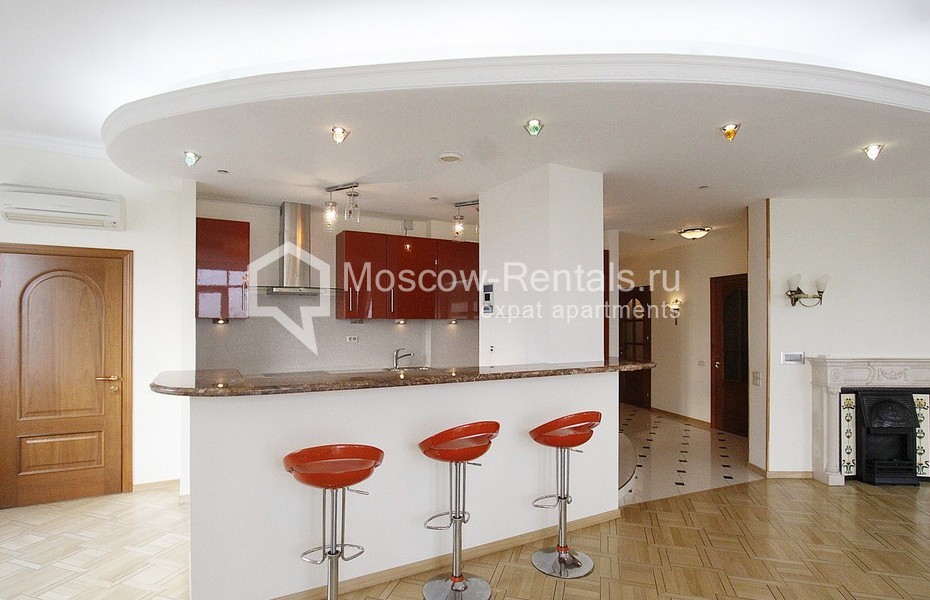 Photo #7 4-room (3 BR) apartment for <a href="http://moscow-rentals.ru/en/articles/long-term-rent" target="_blank">a long-term</a> rent
 in Russia, Moscow, Mosfilmovsksya str, 70 bld 1
