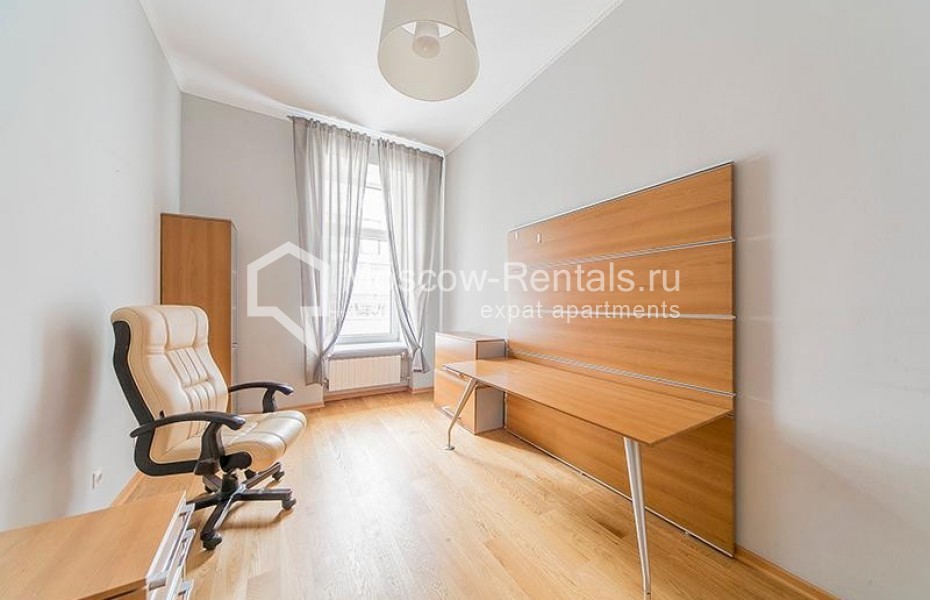 Photo #11 5-room (4 BR) apartment for <a href="http://moscow-rentals.ru/en/articles/long-term-rent" target="_blank">a long-term</a> rent
 in Russia, Moscow, Skatertnyi lane, 15