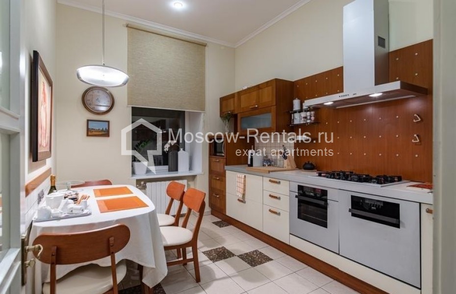 Photo #12 4-room (3 BR) apartment for <a href="http://moscow-rentals.ru/en/articles/long-term-rent" target="_blank">a long-term</a> rent
 in Russia, Moscow, Skatertnyi lane, 15