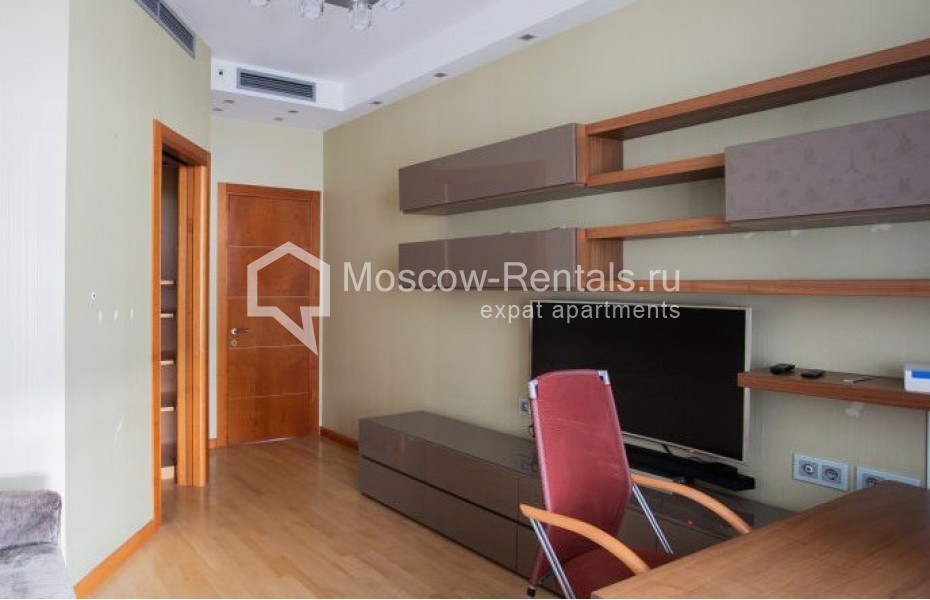 Photo #11 4-room (3 BR) apartment for <a href="http://moscow-rentals.ru/en/articles/long-term-rent" target="_blank">a long-term</a> rent
 in Russia, Moscow, Novoslobodskaya str, 11