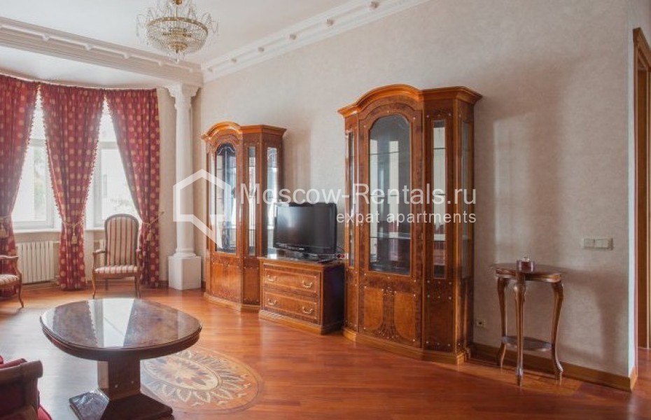 Photo #1 4-room (3 BR) apartment for <a href="http://moscow-rentals.ru/en/articles/long-term-rent" target="_blank">a long-term</a> rent
 in Russia, Moscow, M. Nikolopeskovskyi lane, 6