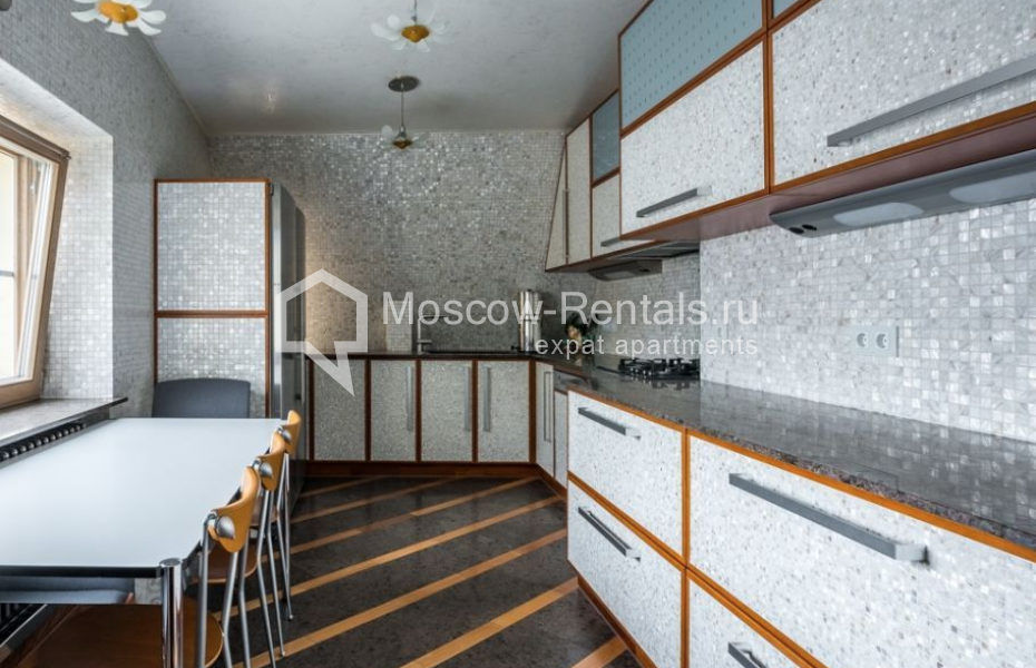 Photo #9 5-room (4 BR) apartment for <a href="http://moscow-rentals.ru/en/articles/long-term-rent" target="_blank">a long-term</a> rent
 in Russia, Moscow, Krivoarbatskyi lane, 12
