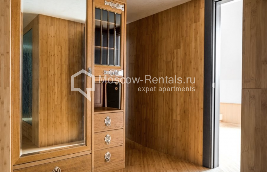 Photo #14 5-room (4 BR) apartment for <a href="http://moscow-rentals.ru/en/articles/long-term-rent" target="_blank">a long-term</a> rent
 in Russia, Moscow, Krivoarbatskyi lane, 12