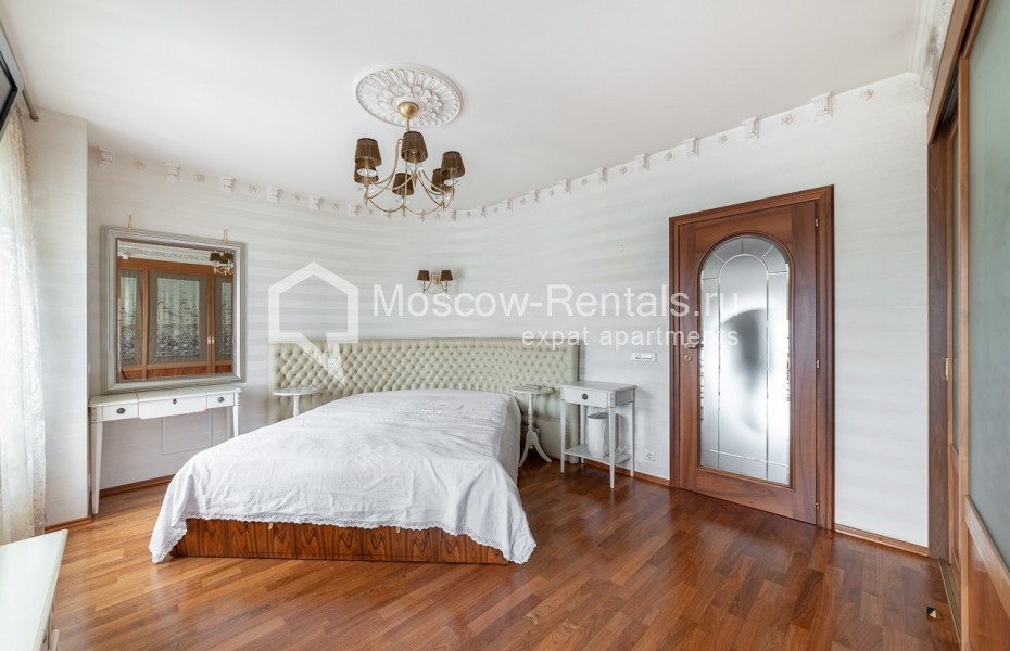 Photo #14 4-room (3 BR) apartment for <a href="http://moscow-rentals.ru/en/articles/long-term-rent" target="_blank">a long-term</a> rent
 in Russia, Moscow, Shevchenko emb, 1