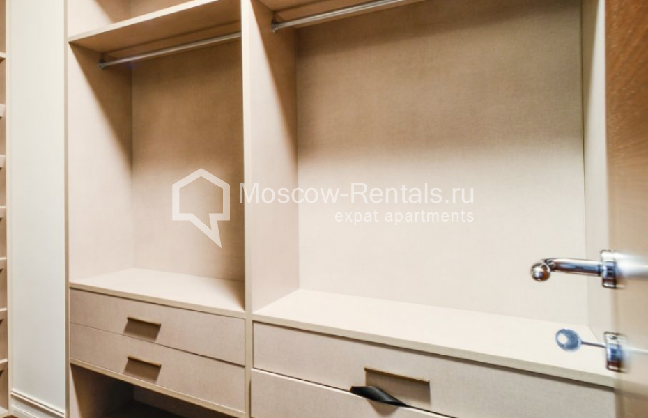 Photo #16 3-room (2 BR) apartment for <a href="http://moscow-rentals.ru/en/articles/long-term-rent" target="_blank">a long-term</a> rent
 in Russia, Moscow, Kazarmennyi lane, 3