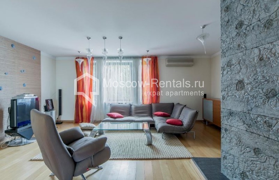 Photo #1 3-room (2 BR) apartment for <a href="http://moscow-rentals.ru/en/articles/long-term-rent" target="_blank">a long-term</a> rent
 in Russia, Moscow, Kursovoi lane, 8/2