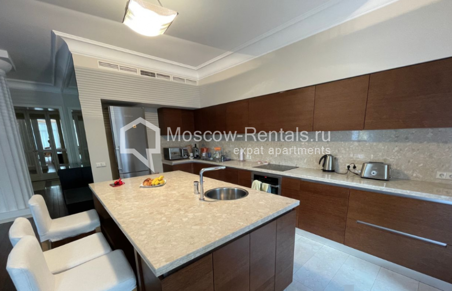 Photo #2 3-room (2 BR) apartment for <a href="http://moscow-rentals.ru/en/articles/long-term-rent" target="_blank">a long-term</a> rent
 in Russia, Moscow, Arbat str, 31С2