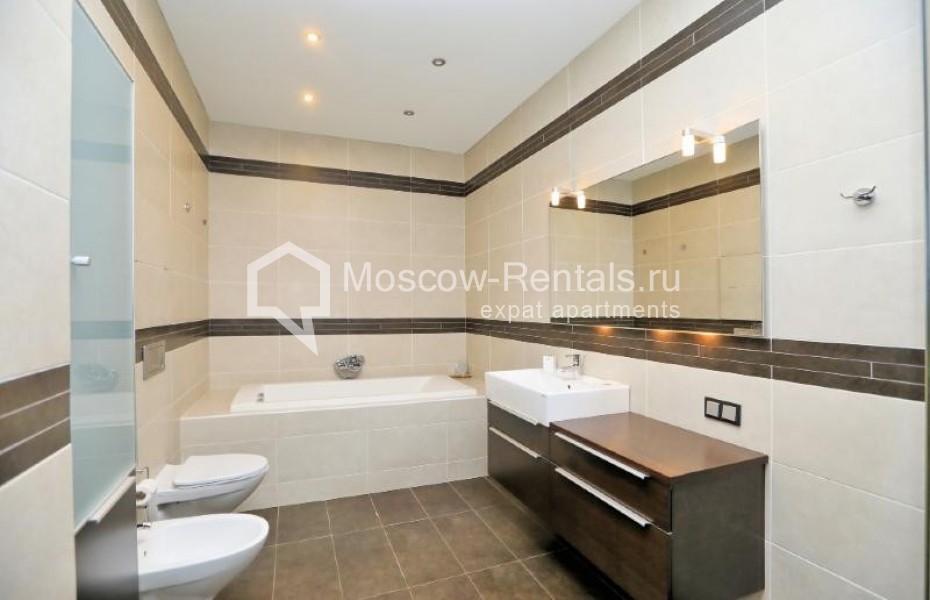 Photo #11 3-room (2 BR) apartment for <a href="http://moscow-rentals.ru/en/articles/long-term-rent" target="_blank">a long-term</a> rent
 in Russia, Moscow, Leontievskyi lane, 11