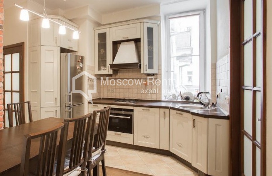 Photo #2 3-room (2 BR) apartment for <a href="http://moscow-rentals.ru/en/articles/long-term-rent" target="_blank">a long-term</a> rent
 in Russia, Moscow, Pobedy sq, 1Б