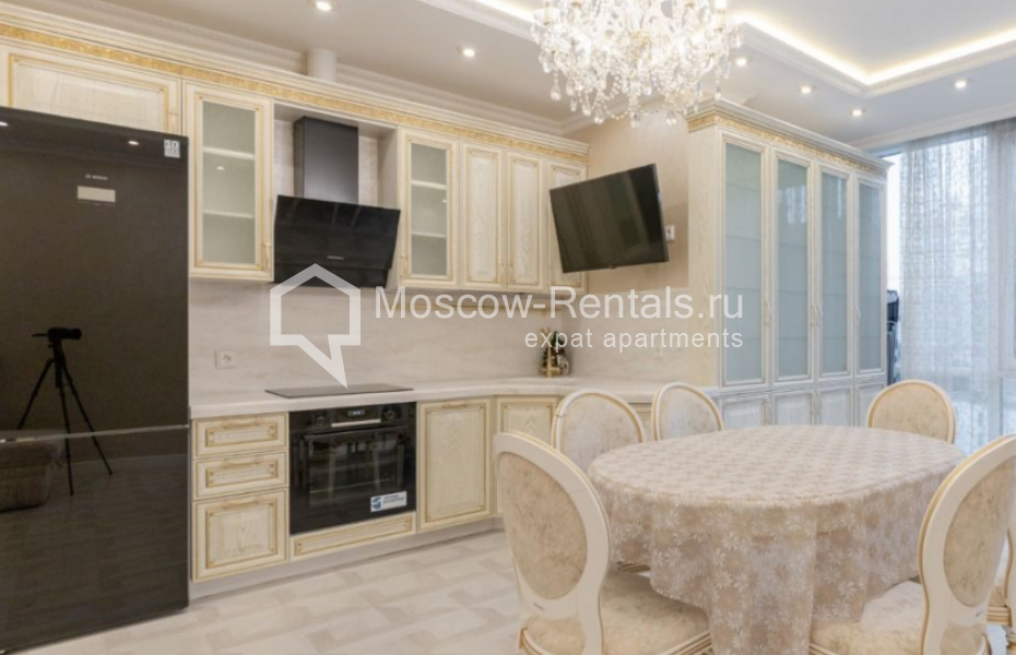 Photo #2 2-room (1 BR) apartment for <a href="http://moscow-rentals.ru/en/articles/long-term-rent" target="_blank">a long-term</a> rent
 in Russia, Moscow, Mosfilmovskaya str, 88к2с4