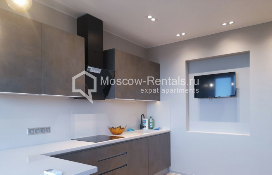 Photo #2 2-room (1 BR) apartment for <a href="http://moscow-rentals.ru/en/articles/long-term-rent" target="_blank">a long-term</a> rent
 in Russia, Moscow, Mosfilmovskaya str, 88к2с6