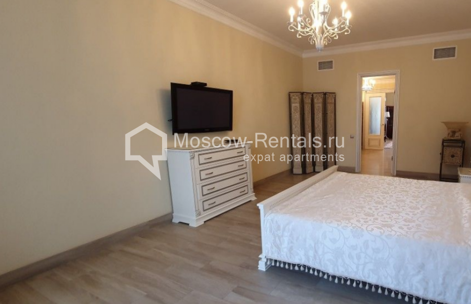 Photo #5 4-room (3 BR) apartment for <a href="http://moscow-rentals.ru/en/articles/long-term-rent" target="_blank">a long-term</a> rent
 in Russia, Moscow, Kazarmennyi lane, 3