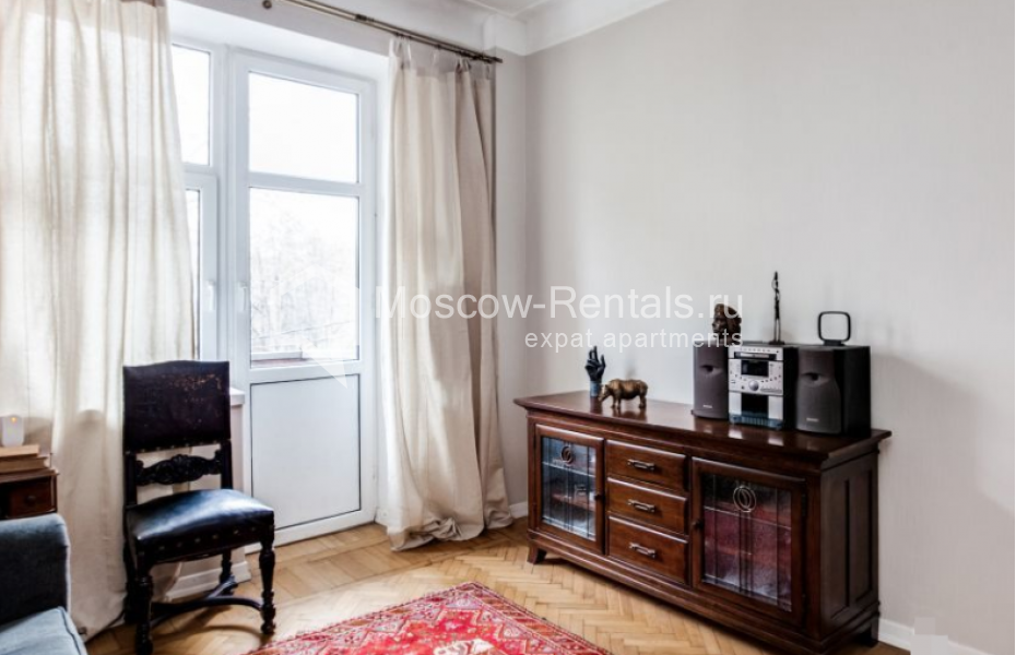 Photo #2 3-room (2 BR) apartment for <a href="http://moscow-rentals.ru/en/articles/long-term-rent" target="_blank">a long-term</a> rent
 in Russia, Moscow, Spiridonovka str, 24/1