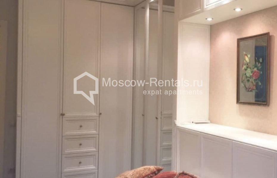 Photo #10 3-room (2 BR) apartment for <a href="http://moscow-rentals.ru/en/articles/long-term-rent" target="_blank">a long-term</a> rent
 in Russia, Moscow, M. Bronnaya str, 13