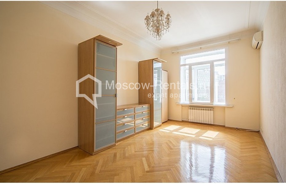 Photo #3 4-room (3 BR) apartment for <a href="http://moscow-rentals.ru/en/articles/long-term-rent" target="_blank">a long-term</a> rent
 in Russia, Moscow, Krymsky val, 4