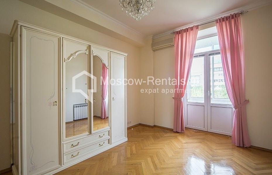 Photo #4 4-room (3 BR) apartment for <a href="http://moscow-rentals.ru/en/articles/long-term-rent" target="_blank">a long-term</a> rent
 in Russia, Moscow, Krymsky val, 4