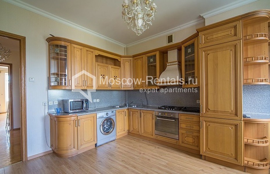 Photo #6 4-room (3 BR) apartment for <a href="http://moscow-rentals.ru/en/articles/long-term-rent" target="_blank">a long-term</a> rent
 in Russia, Moscow, Krymsky val, 4