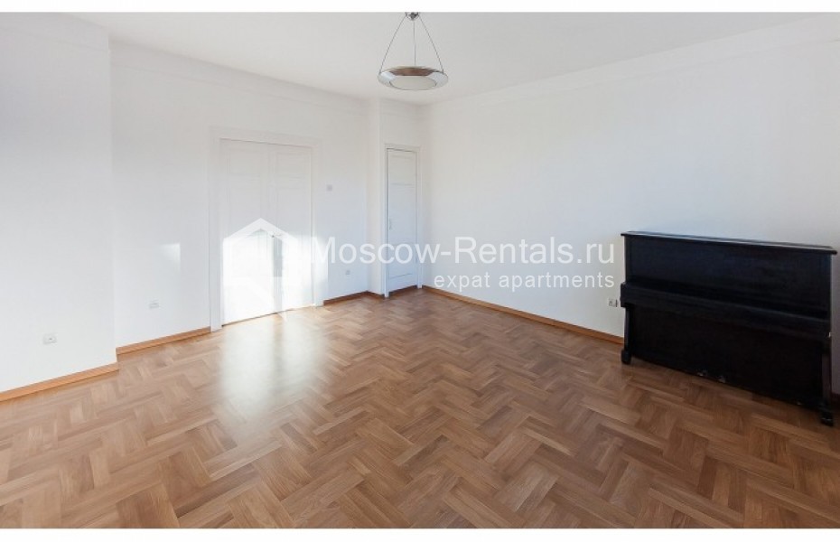 Photo #6 4-room (3 BR) apartment for <a href="http://moscow-rentals.ru/en/articles/long-term-rent" target="_blank">a long-term</a> rent
 in Russia, Moscow, Rochdelskaya str, 11/5