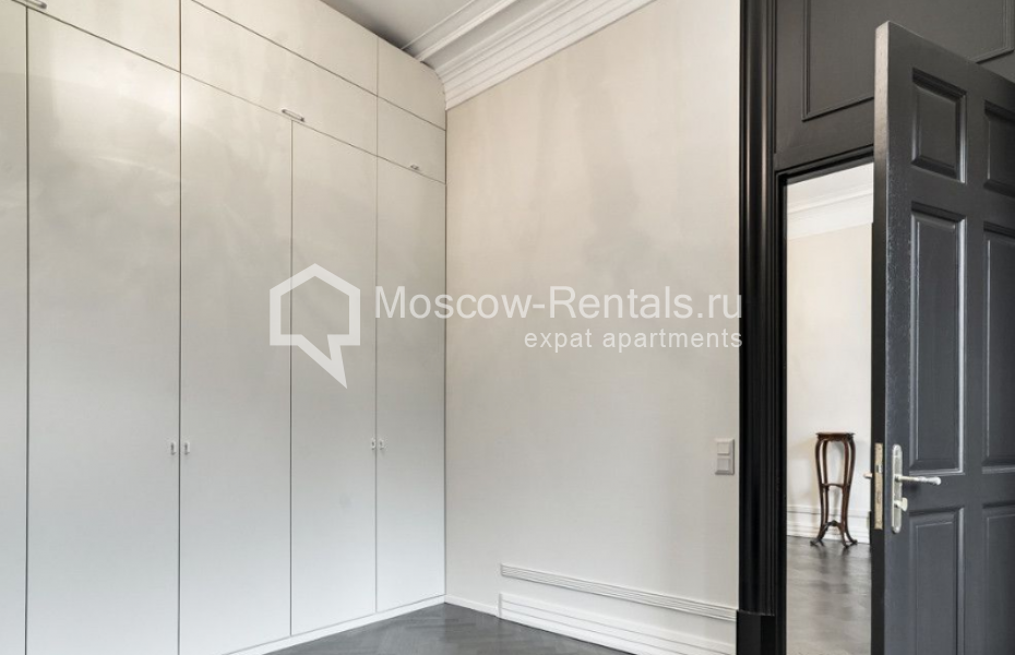 Photo #11 4-room (3 BR) apartment for <a href="http://moscow-rentals.ru/en/articles/long-term-rent" target="_blank">a long-term</a> rent
 in Russia, Moscow, Spiridonovka str, 27/24