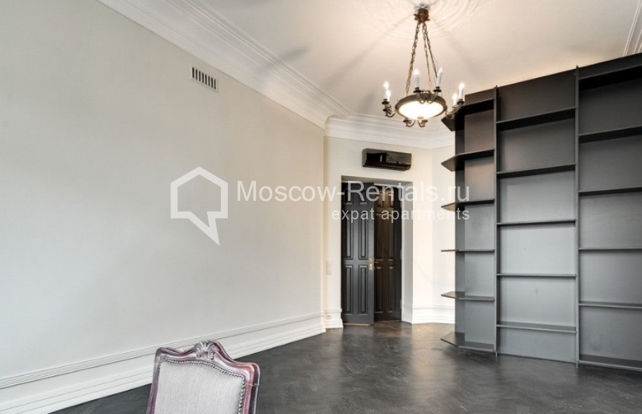 Photo #3 4-room (3 BR) apartment for <a href="http://moscow-rentals.ru/en/articles/long-term-rent" target="_blank">a long-term</a> rent
 in Russia, Moscow, Spiridonovka str, 27/24