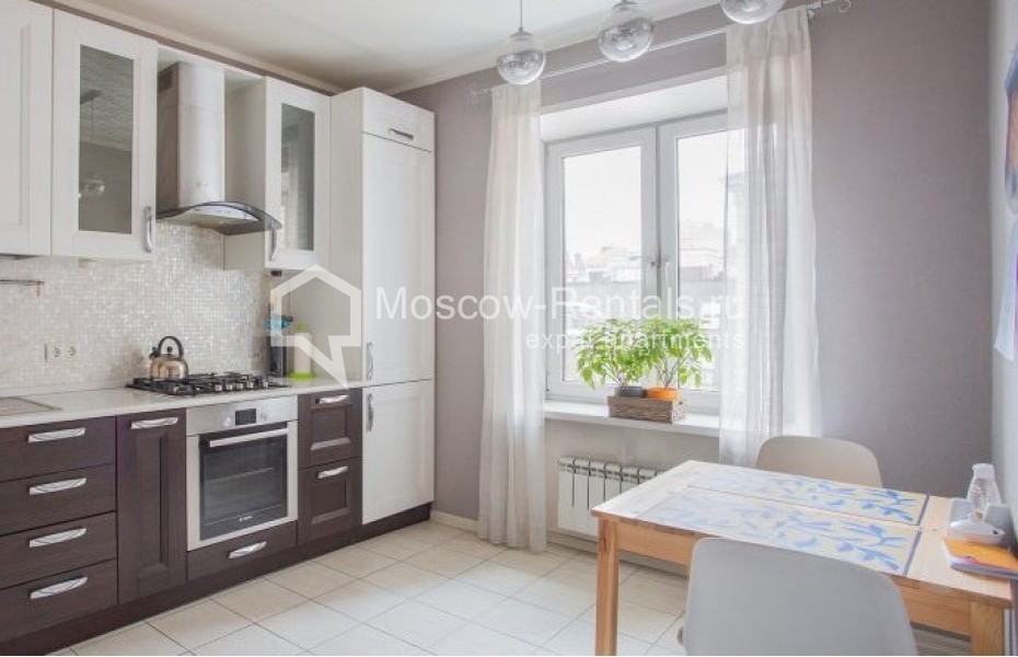 Photo #4 4-room (3 BR) apartment for <a href="http://moscow-rentals.ru/en/articles/long-term-rent" target="_blank">a long-term</a> rent
 in Russia, Moscow, Novokonushennyi lane, 11