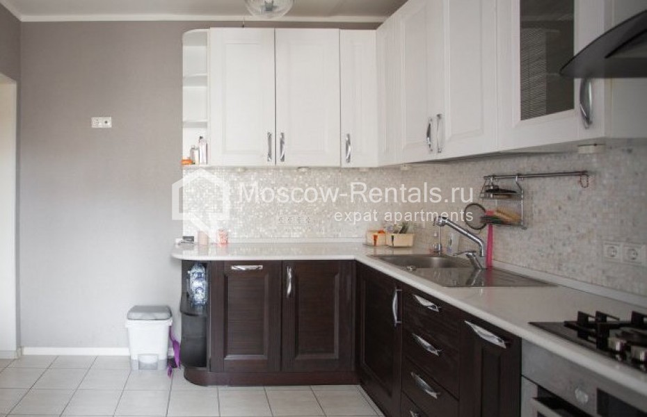 Photo #5 4-room (3 BR) apartment for <a href="http://moscow-rentals.ru/en/articles/long-term-rent" target="_blank">a long-term</a> rent
 in Russia, Moscow, Novokonushennyi lane, 11