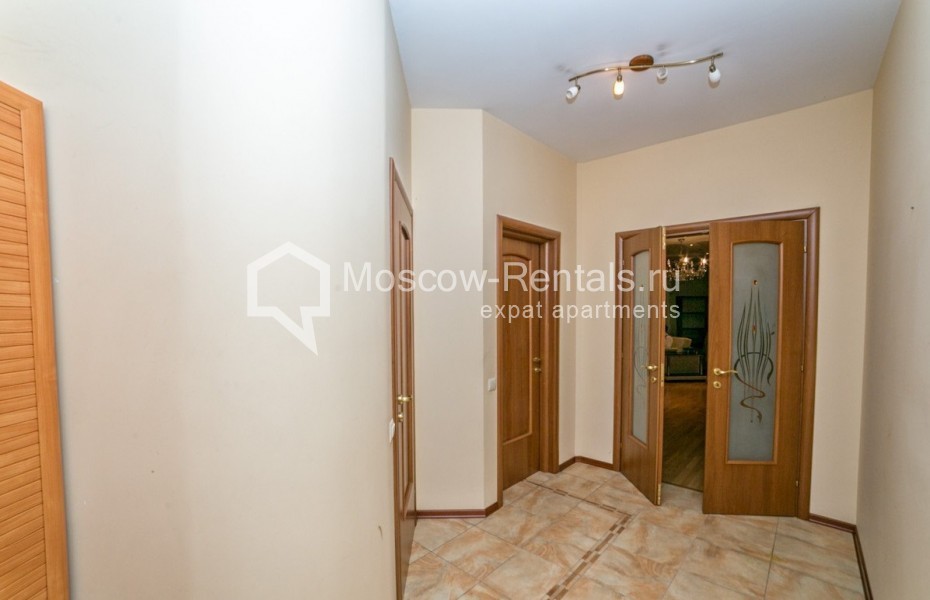 Photo #9 2-room (1 BR) apartment for <a href="http://moscow-rentals.ru/en/articles/long-term-rent" target="_blank">a long-term</a> rent
 in Russia, Moscow, Shabolovka str, 10 bld 1