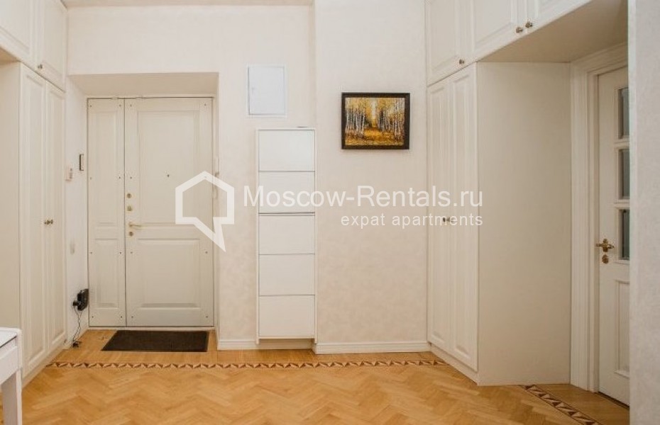 Photo #12 3-room (2 BR) apartment for <a href="http://moscow-rentals.ru/en/articles/long-term-rent" target="_blank">a long-term</a> rent
 in Russia, Moscow, Smolenskaya emb, 12/31