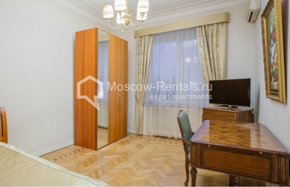 Photo #8 3-room (2 BR) apartment for <a href="http://moscow-rentals.ru/en/articles/long-term-rent" target="_blank">a long-term</a> rent
 in Russia, Moscow, Smolenskaya emb, 12/31
