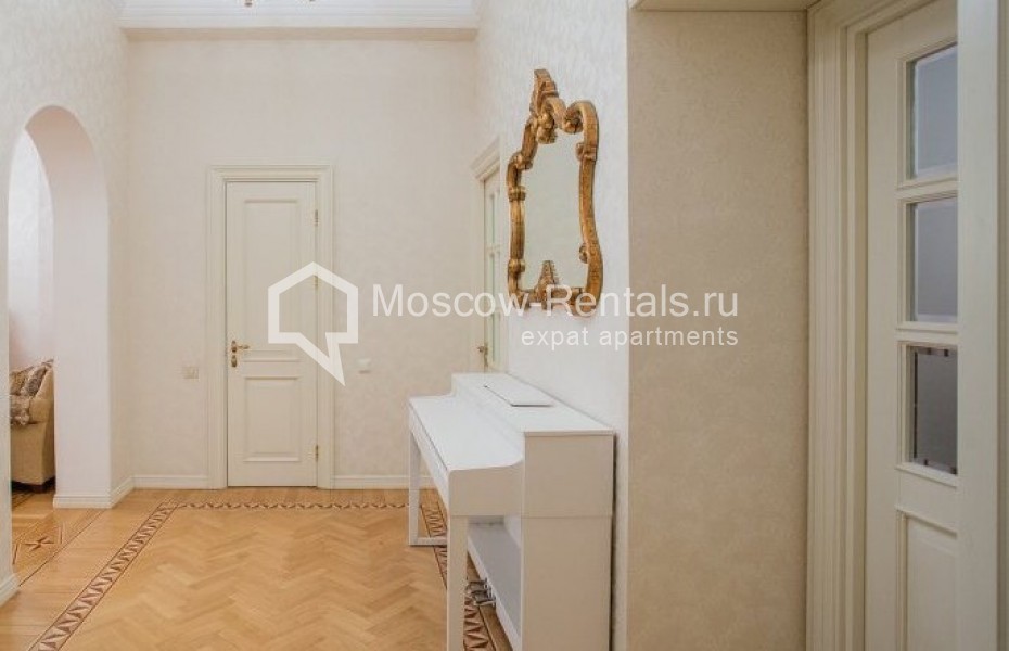 Photo #11 3-room (2 BR) apartment for <a href="http://moscow-rentals.ru/en/articles/long-term-rent" target="_blank">a long-term</a> rent
 in Russia, Moscow, Smolenskaya emb, 12/31