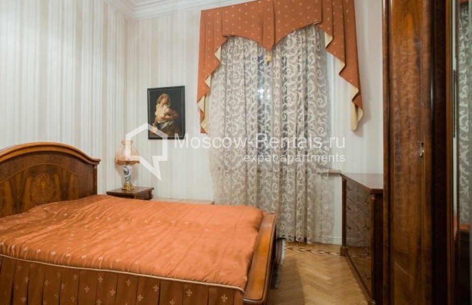 Photo #5 3-room (2 BR) apartment for <a href="http://moscow-rentals.ru/en/articles/long-term-rent" target="_blank">a long-term</a> rent
 in Russia, Moscow, Smolenskaya emb, 12/31