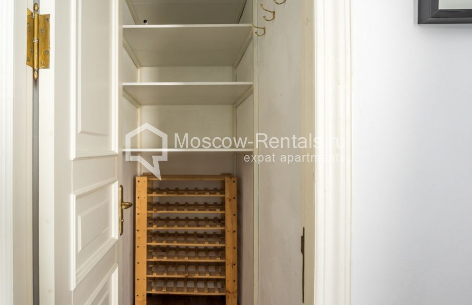 Photo #22 3-room (2 BR) apartment for <a href="http://moscow-rentals.ru/en/articles/long-term-rent" target="_blank">a long-term</a> rent
 in Russia, Moscow, Trekhprudnyi lane, 11/13С1