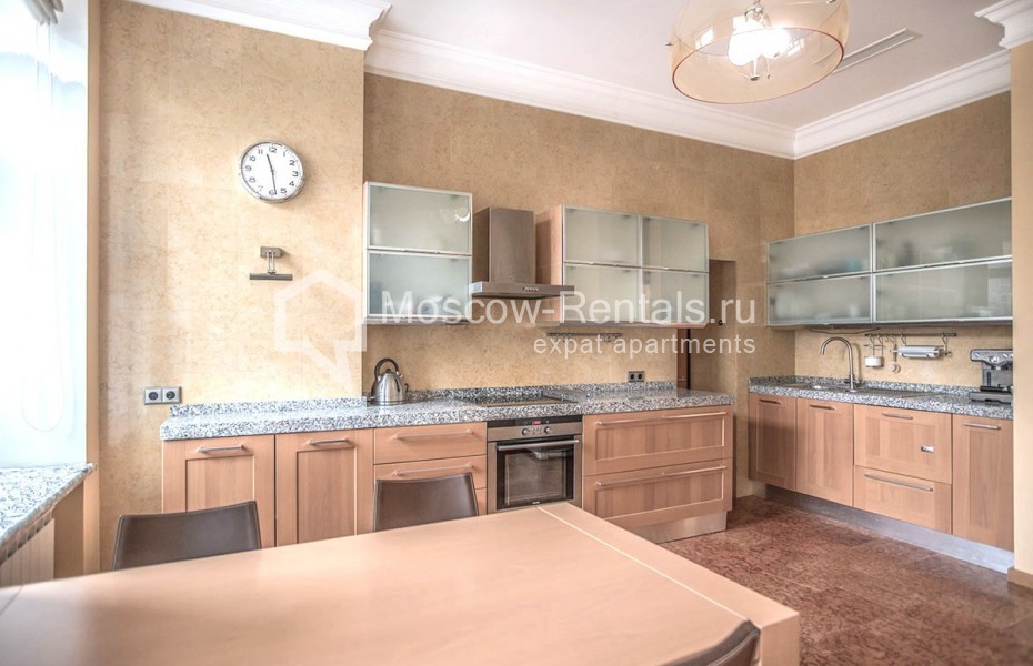 Photo #17 3-room (2 BR) apartment for <a href="http://moscow-rentals.ru/en/articles/long-term-rent" target="_blank">a long-term</a> rent
 in Russia, Moscow, Tverskaya str, 9