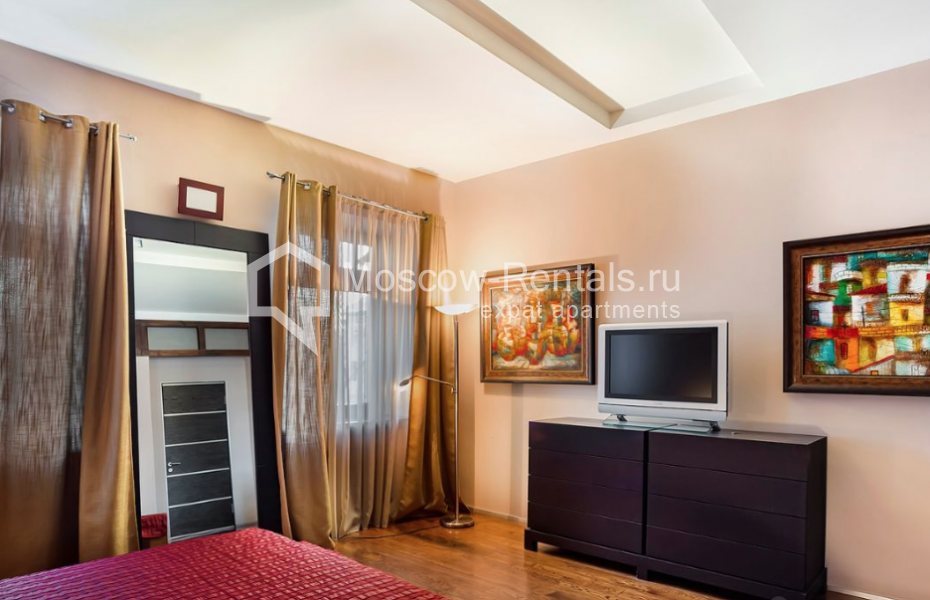 Photo #15 3-room (2 BR) apartment for <a href="http://moscow-rentals.ru/en/articles/long-term-rent" target="_blank">a long-term</a> rent
 in Russia, Moscow, Spiridonievskyi lane, 12/9