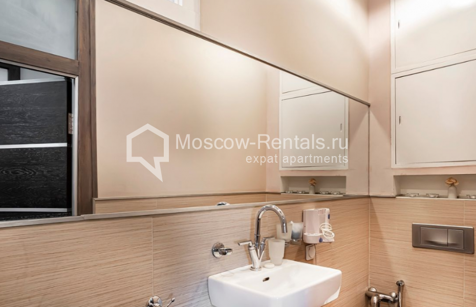 Photo #17 3-room (2 BR) apartment for <a href="http://moscow-rentals.ru/en/articles/long-term-rent" target="_blank">a long-term</a> rent
 in Russia, Moscow, Spiridonievskyi lane, 12/9