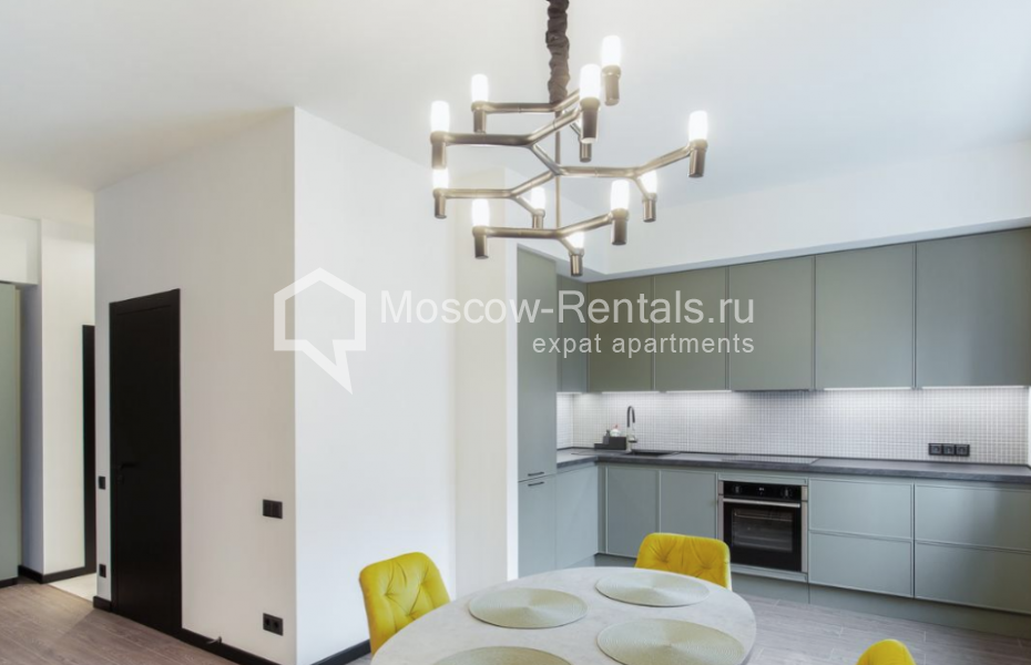 Photo #1 4-room (3 BR) apartment for <a href="http://moscow-rentals.ru/en/articles/long-term-rent" target="_blank">a long-term</a> rent
 in Russia, Moscow, Mosfilmovskaya str, 53
