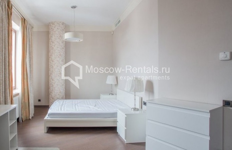 Photo #11 4-room (3 BR) apartment for <a href="http://moscow-rentals.ru/en/articles/long-term-rent" target="_blank">a long-term</a> rent
 in Russia, Moscow, New Arbat str, 27