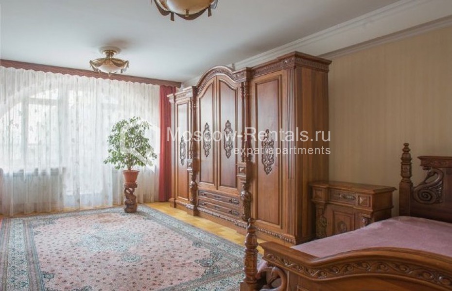 Photo #8 3-room (2 BR) apartment for <a href="http://moscow-rentals.ru/en/articles/long-term-rent" target="_blank">a long-term</a> rent
 in Russia, Moscow, Zoologicheskaya str, 2
