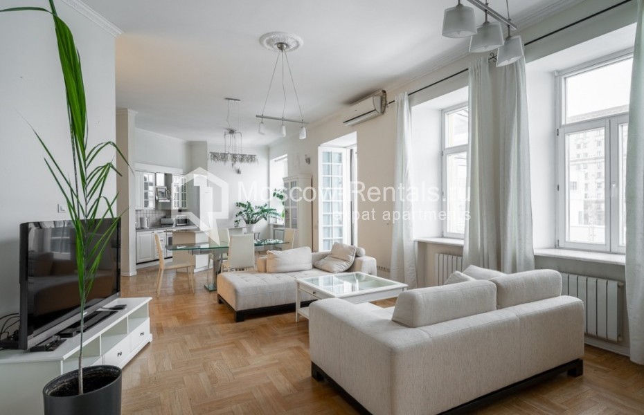 Photo #1 4-room (3 BR) apartment for <a href="http://moscow-rentals.ru/en/articles/long-term-rent" target="_blank">a long-term</a> rent
 in Russia, Moscow, Klimentovskyi lane, 9/1