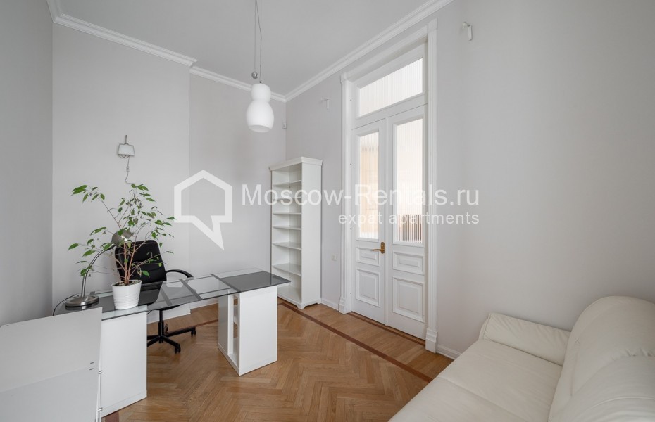 Photo #12 4-room (3 BR) apartment for <a href="http://moscow-rentals.ru/en/articles/long-term-rent" target="_blank">a long-term</a> rent
 in Russia, Moscow, Klimentovskyi lane, 9/1